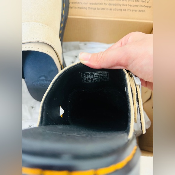 NIB Dr. Martens Brooklin Mules US7 - Picture 6 of 6